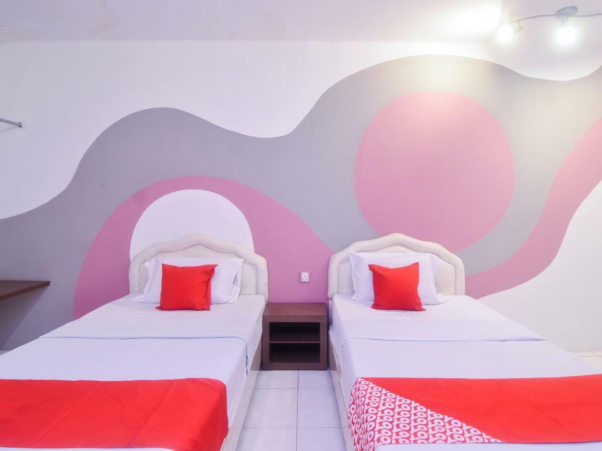 Oyo 44034 Furama Lodging House Kuching Exterior photo